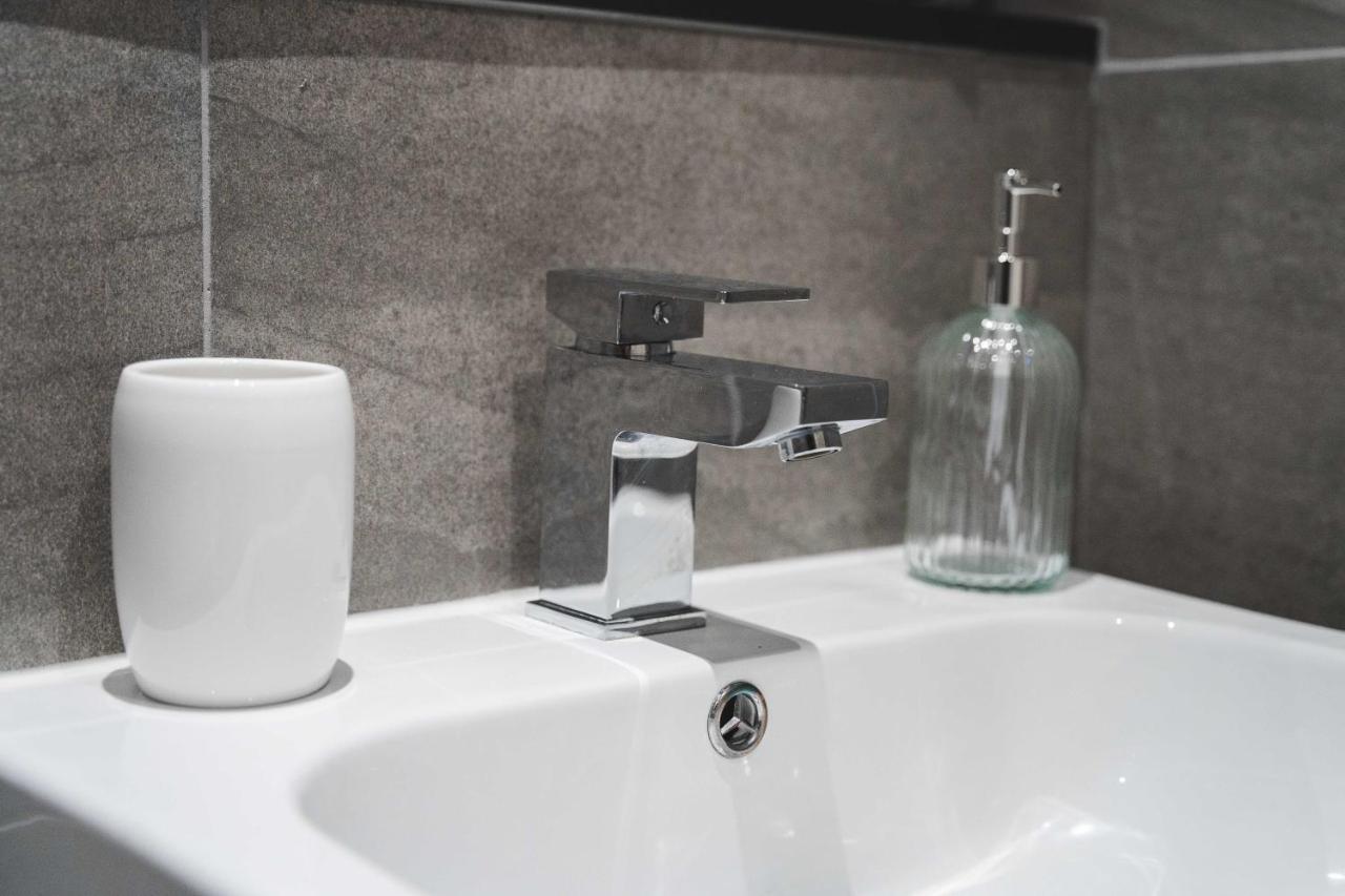 Modern 1-Bed Apartments - New - City Centre - Free Wi-Fi - Sheffield Esterno foto